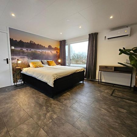 Luxe Woonboot In De Natuur Evt Met Console Bootje! Leeuwarden Zewnętrze zdjęcie